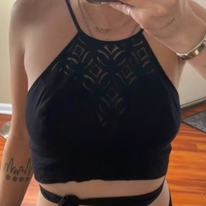 Crop top with high neck and lace design in the middle + multiple tying options.